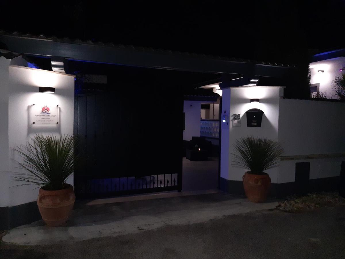Apple Rooms Rome Airport Fiumicino Exteriér fotografie Entrance to the museum