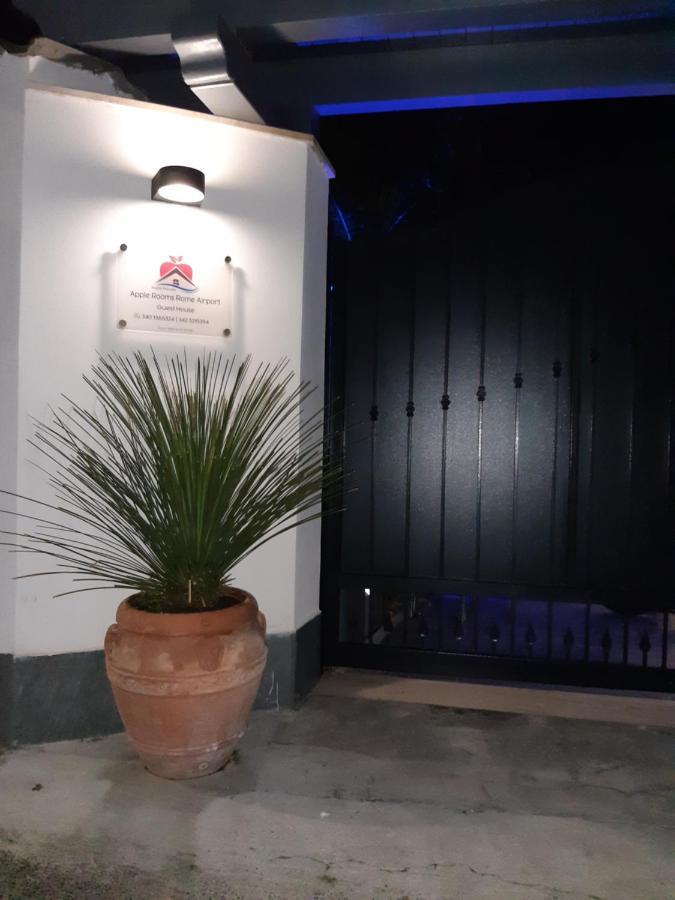 Apple Rooms Rome Airport Fiumicino Exteriér fotografie Entrance to the museum