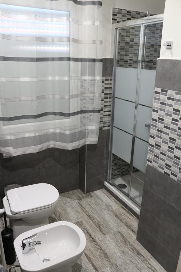 Apple Rooms Rome Airport Fiumicino Exteriér fotografie A shower curtain