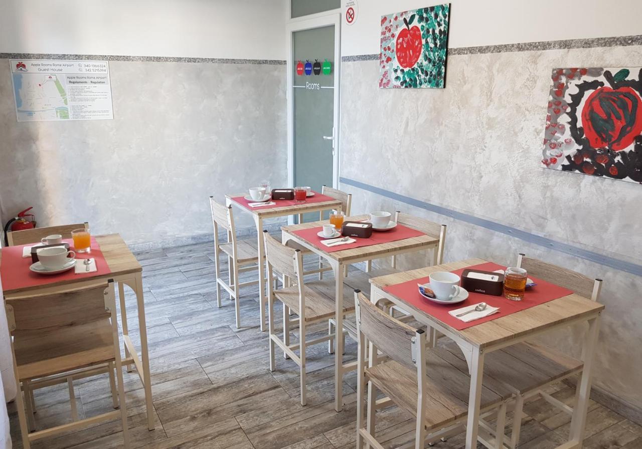 Apple Rooms Rome Airport Fiumicino Exteriér fotografie A typical dining room in a shelter